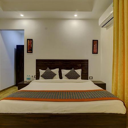 Country Inn Hotels & Resorts Vrindāvan Exterior foto