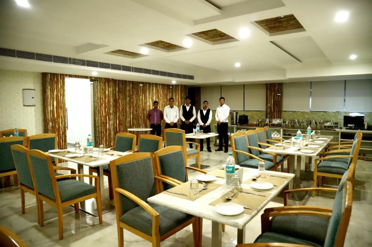 Country Inn Hotels & Resorts Vrindāvan Exterior foto