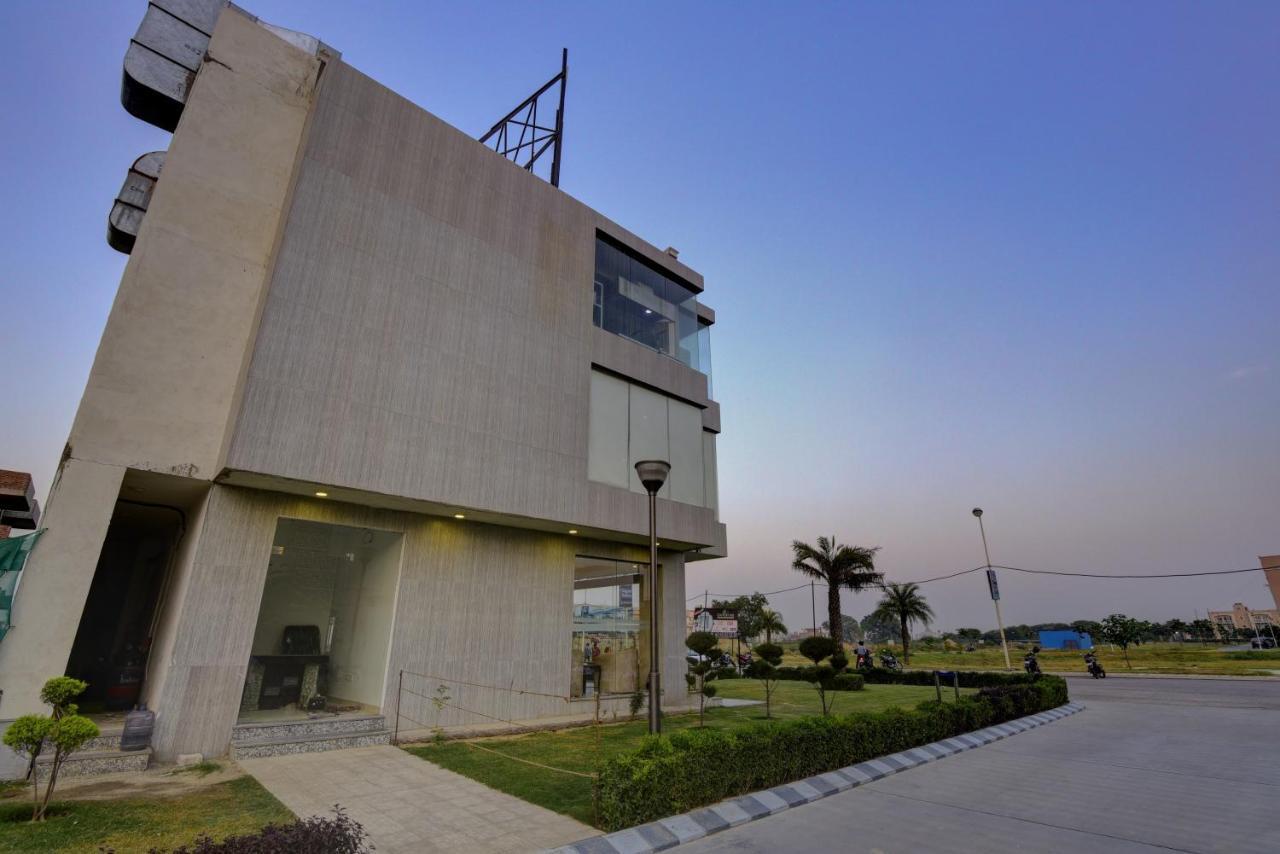 Country Inn Hotels & Resorts Vrindāvan Exterior foto
